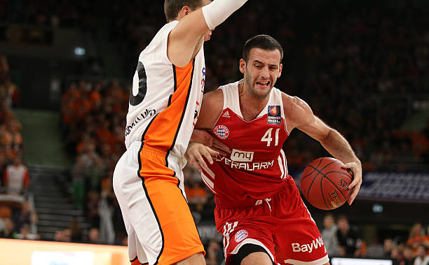 激烈角逐中 激烈角逐中